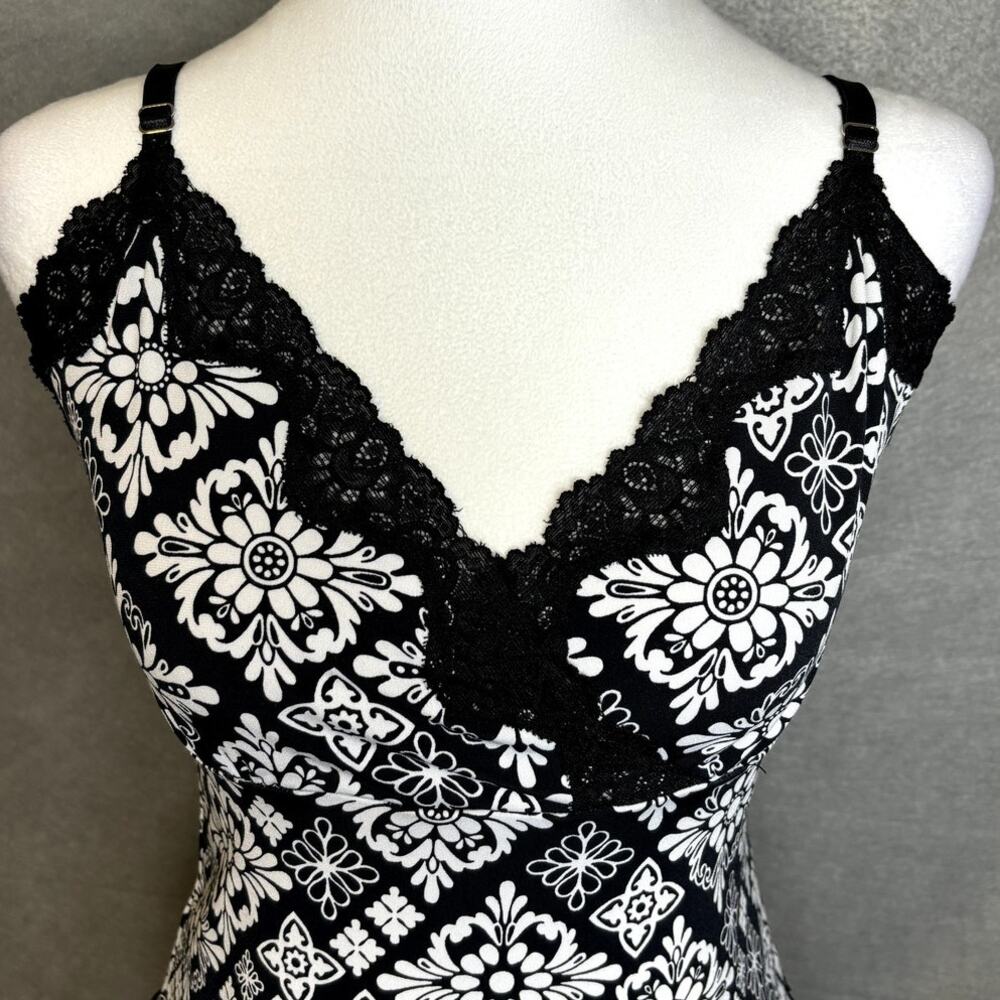 White House Black Market Camisole Top EUC Black White Lace Size Small - Picture 2 of 6
